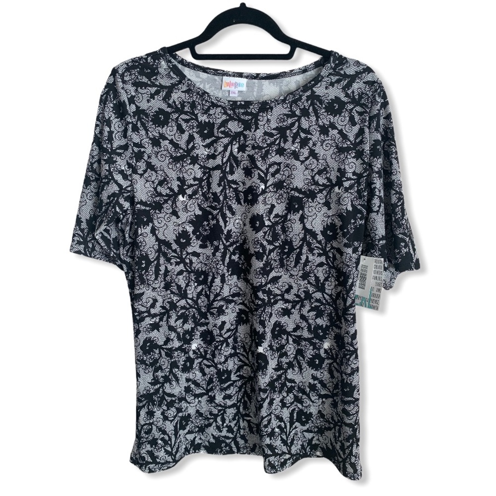 NWT LuLaRoe 2XL Black and White Gigi women’s top